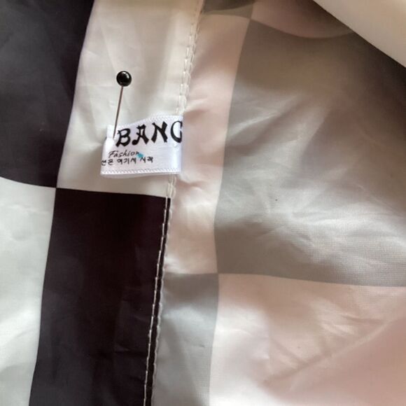 B Bang black and white large check windbreaker, sport shell size large.  0577 - Picture 8 of 9